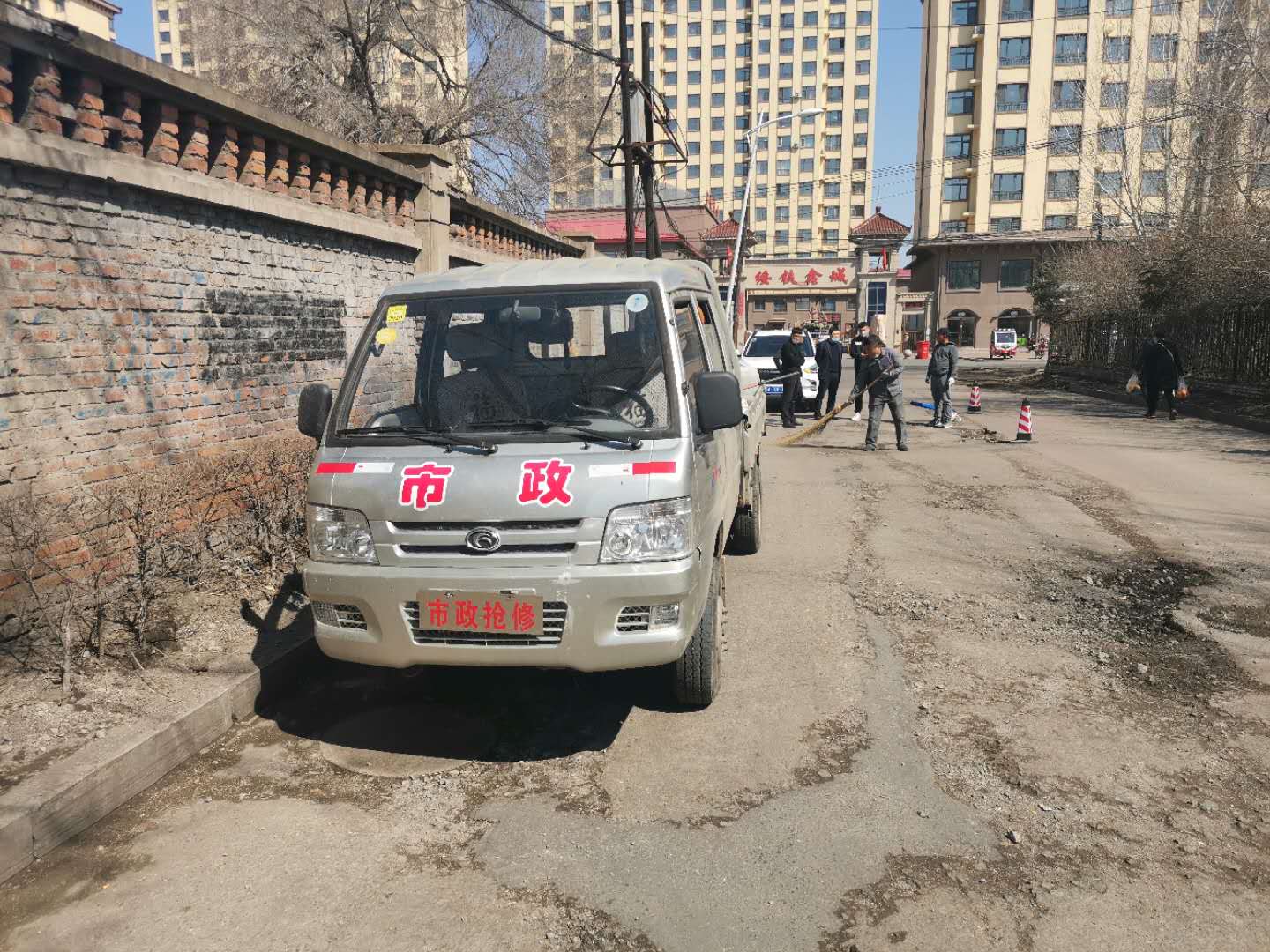 绥化市市区街道，应用我公司混凝土修复料，进行路面修复工程
